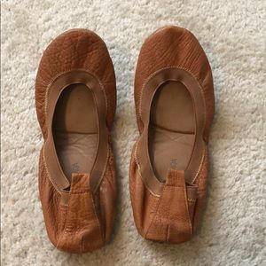 Camel Yosi Samra Flats